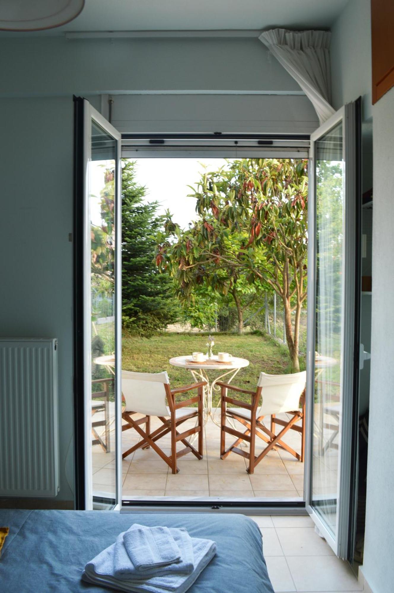 Sunny Retreat With A Garden Terrace Private Room Ioannina Bagian luar foto